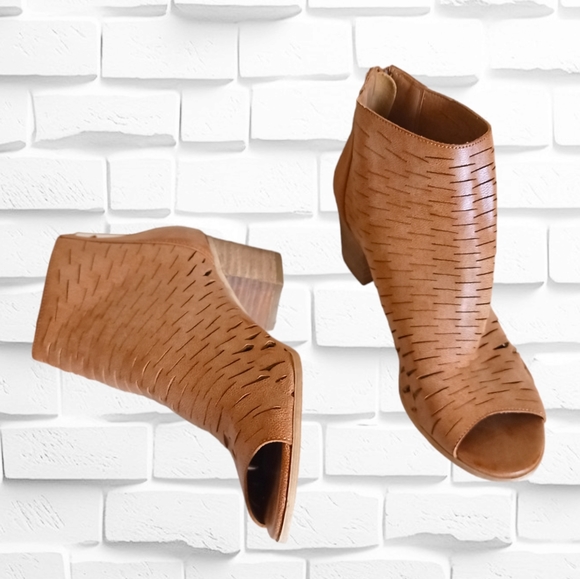 Madden Girl Rockella Women's Tan Leather Open Toe Zip Up Ankle Boots - Picture 12 of 16